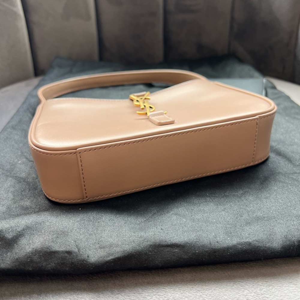 YSL Le5 A7 Hobo Bag in Rosy Sand - Picture 7 of 15